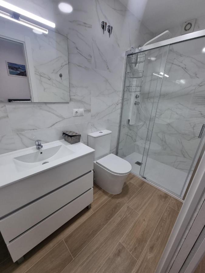 Apartamento Regina ซานติอาโก เด กอมโปสเตลา ภายนอก รูปภาพ