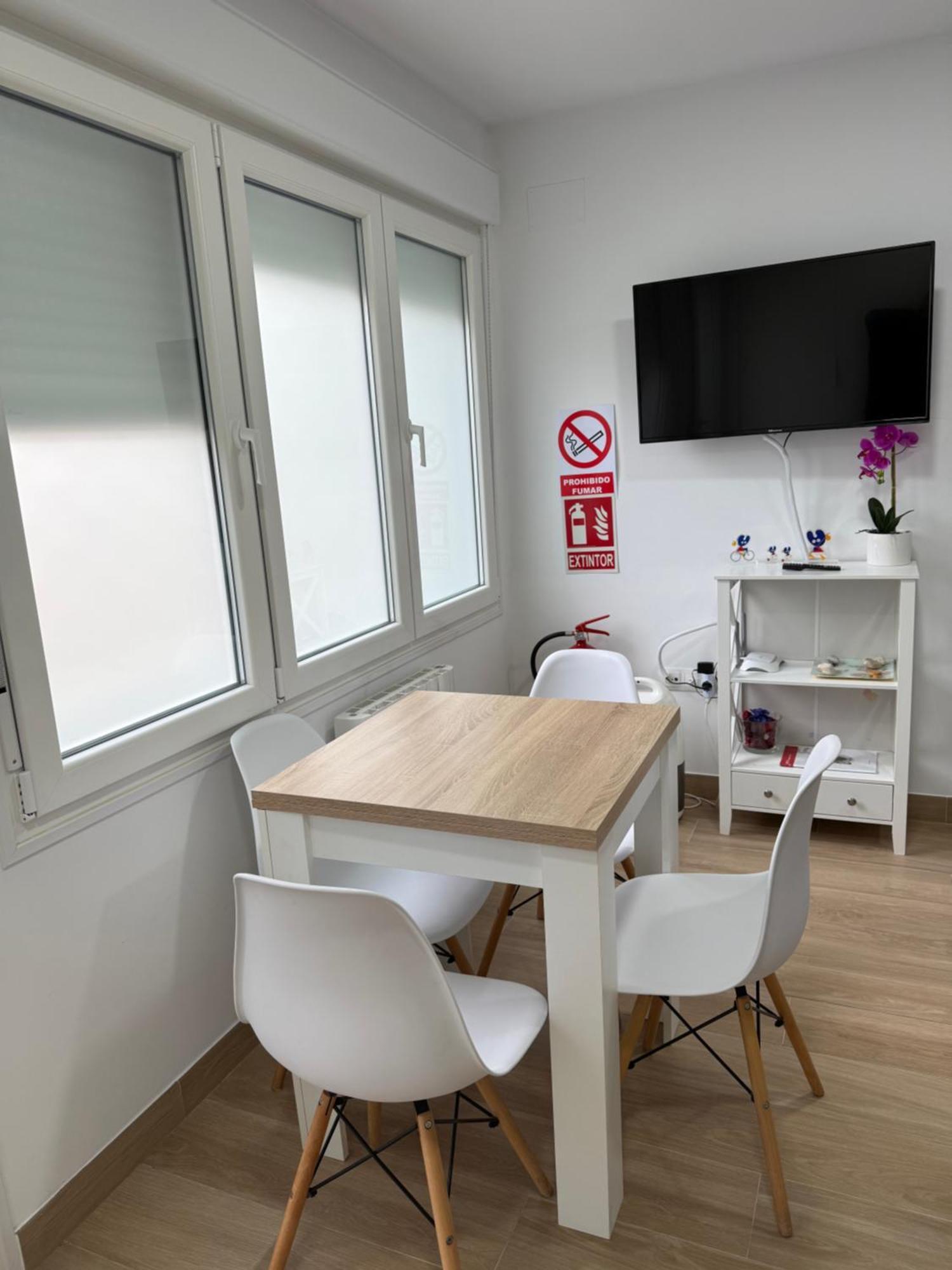 Apartamento Regina ซานติอาโก เด กอมโปสเตลา ภายนอก รูปภาพ